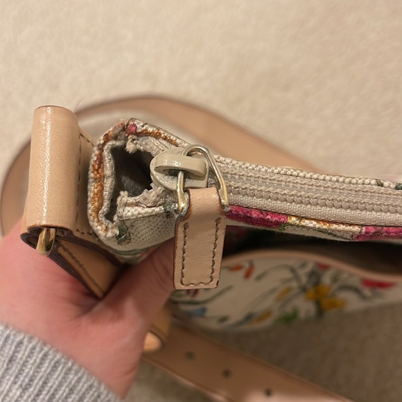 Gucci Zip Messenger Bag Flora Canvas with Perforated Leather Medium - Picture 5 of 12